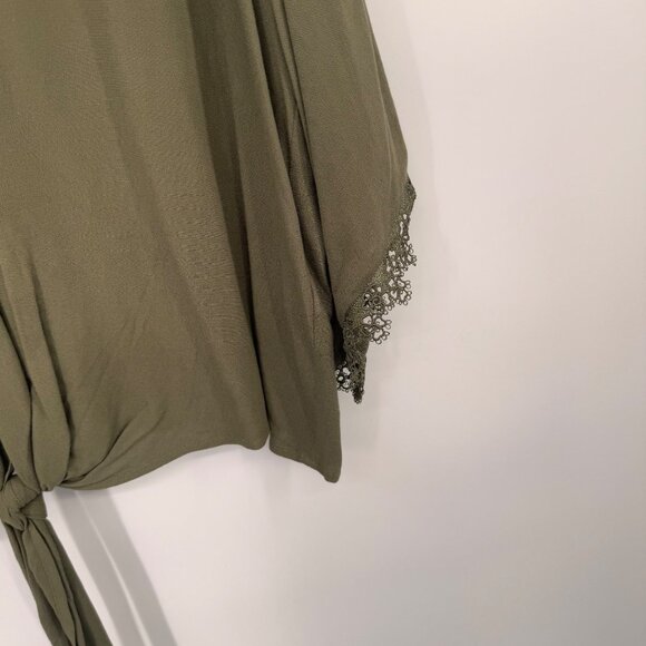 Ariat Olive Green V-Neck Blouse Lace Detail & Tie Front womens size Large - Picture 4 of 12